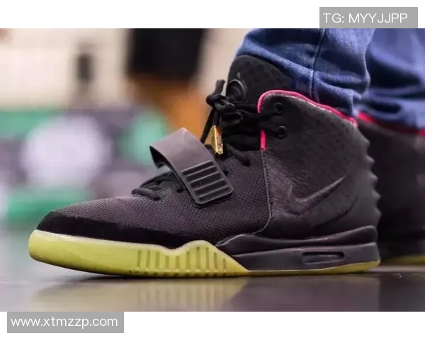 足球明星日常生活揭秘穿普通衣服展现真实自我与亲民魅力