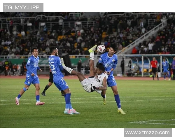 足球明星激情瞬间亲吻镜头展现无尽魅力与热爱足球的真挚情感 足球明星激情瞬间亲吻镜头展现无尽魅力与热爱足球的真挚情感