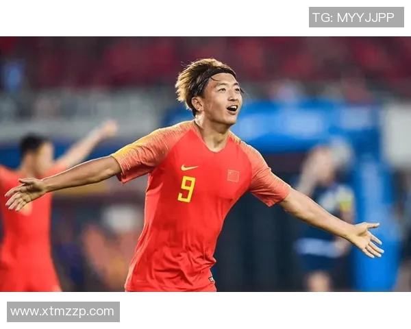 足球明星在训练中射门20球展现超凡技巧与精准射击能力引发球迷热议